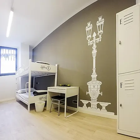 018bcn客房旅舍 旅馆